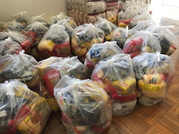 Secretaria de Educao faz mais uma entrega de alimentos para famlias de alunos