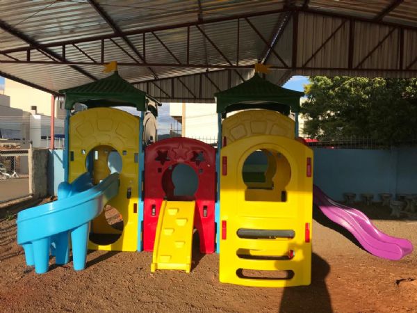 Instalados parques infantis em escolas e creches
