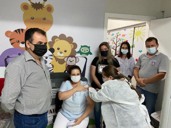 Salto do Lontra inicia vacinao contra Covid-19