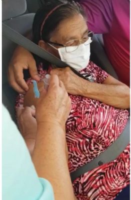 Mais 60 idosos vacinados pelo sistema drive-thru