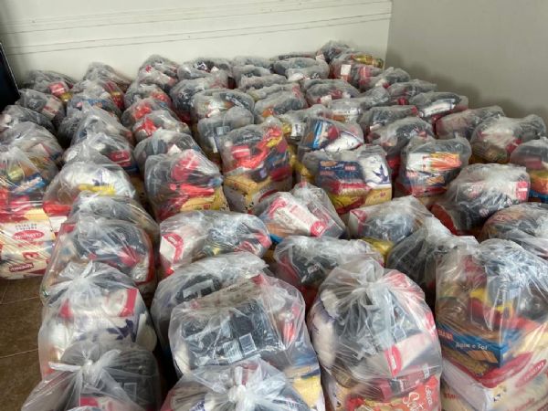 Secretaria de Assistncia Social entrega aproximadamente 150 cestas bsicas