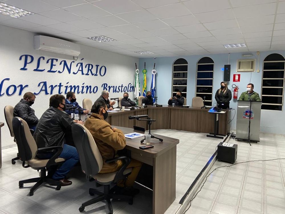 Prefeito Fernando, Vice Sandra e Secretrios participam de sesso da Cmara Municipal