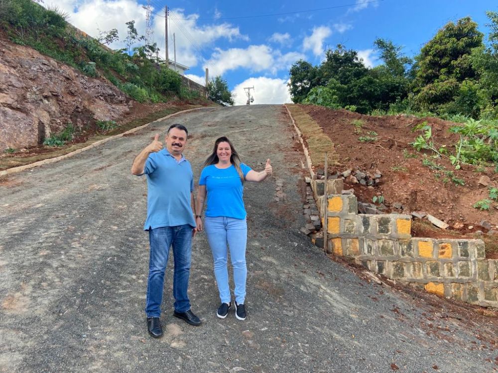 Administração Municipal faz abertura e calçamento em trecho de rua