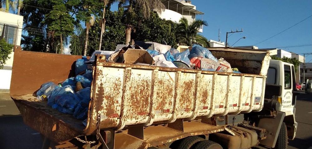 Prefeitura de Colniza realiza mutirão de limpeza e combate à Dengue
