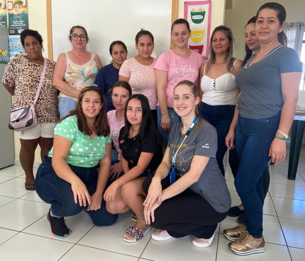 Realizado curso de unhas decoradas