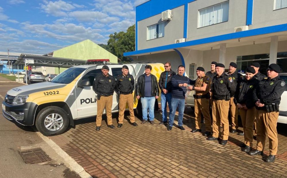 Peloto da PM de Salto do Lontra recebe viatura Amarok