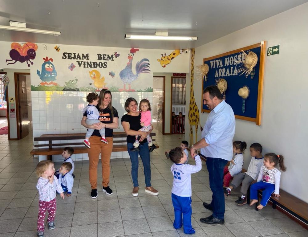 Prefeito Fernando e Vice Sandra visitam Creche de Férias