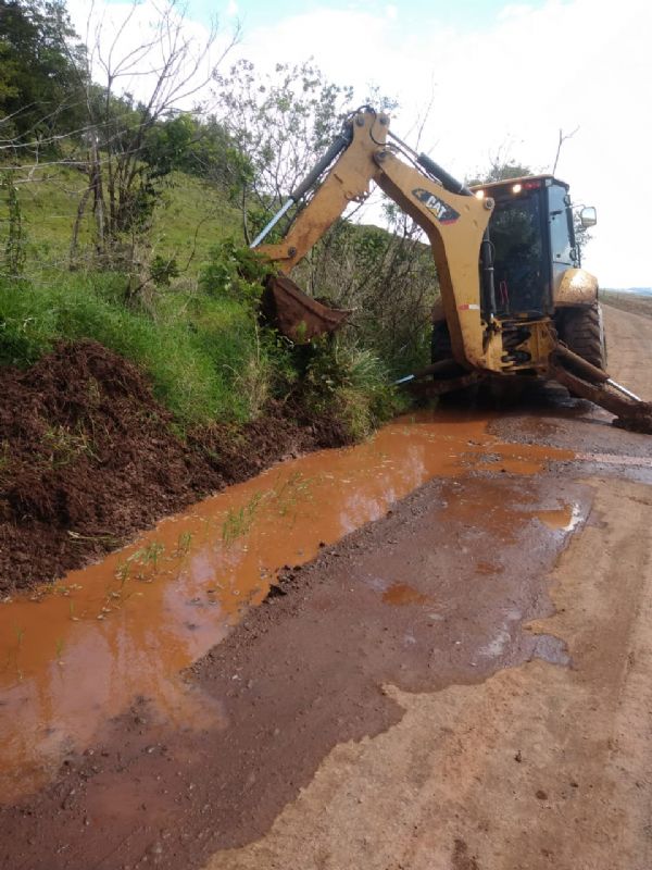 Departamento Rodoviário trabalha intensamente na recuperação de estradas