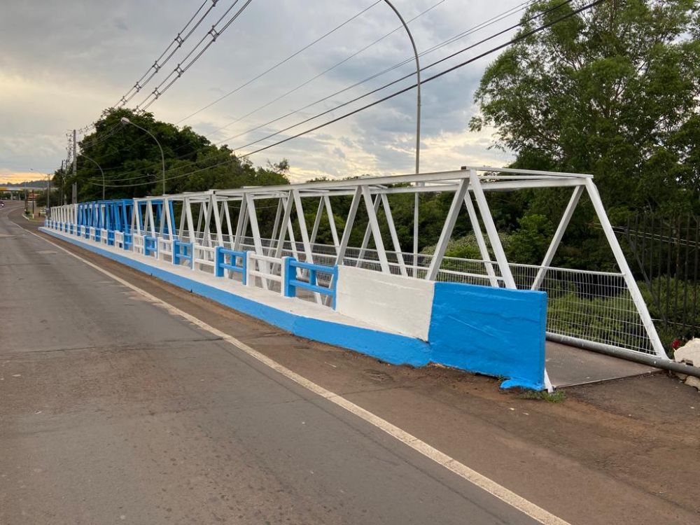 Passarela na ponte do Rio Lontra recebe melhorias