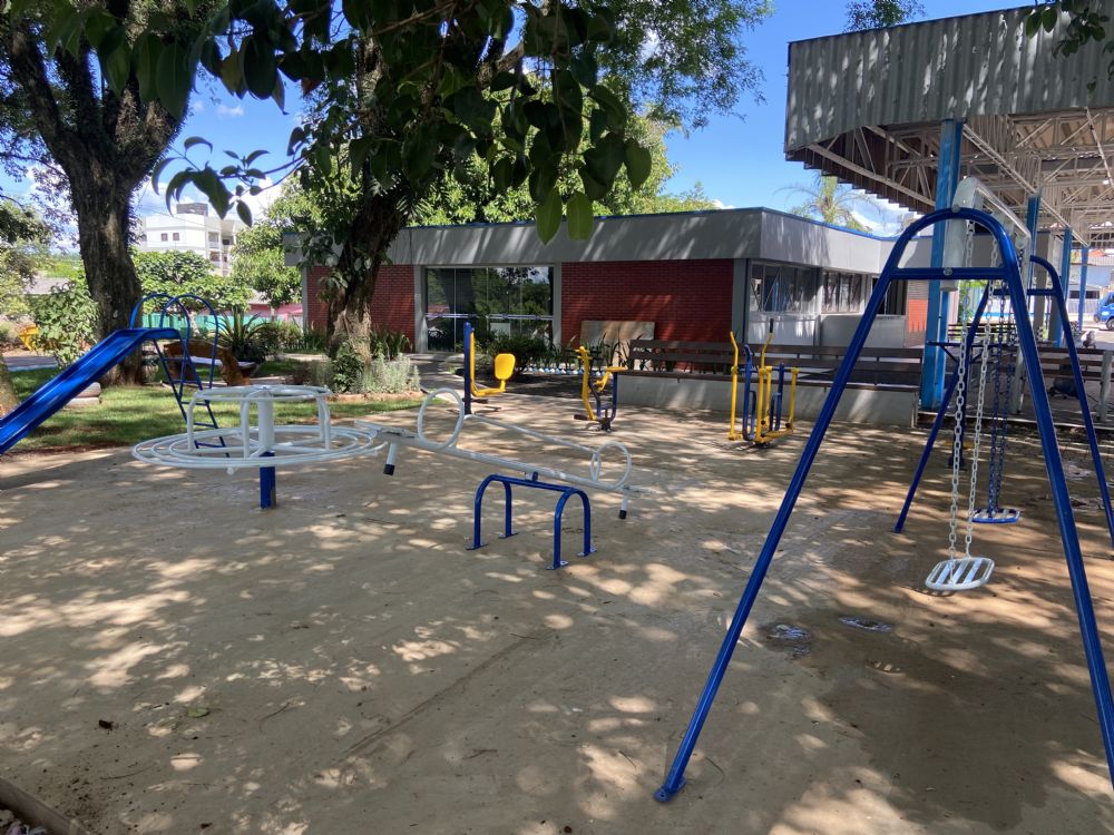 Instalado Parquinho Infantil na Rodoviária Municipal