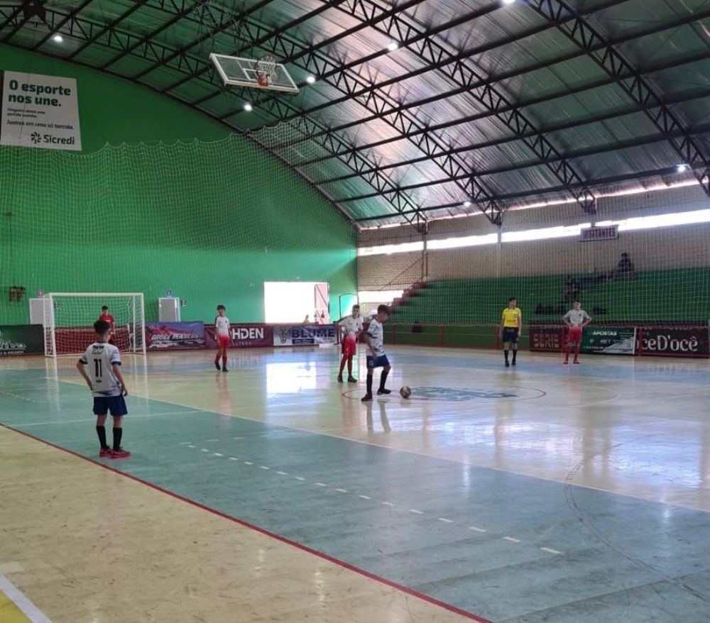 Salto enfrenta Capanema pela Sudoeste Cup de Futsal