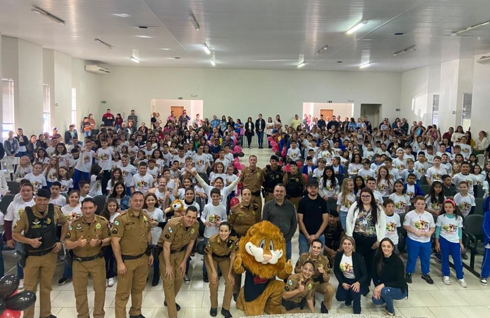 Mais de 150 alunos recebem certificado do Proerd