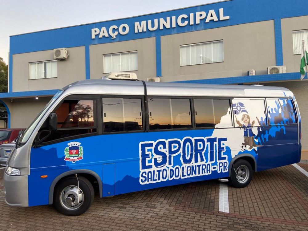Administração Municipal entrega ônibus para o Departamento de Esportes