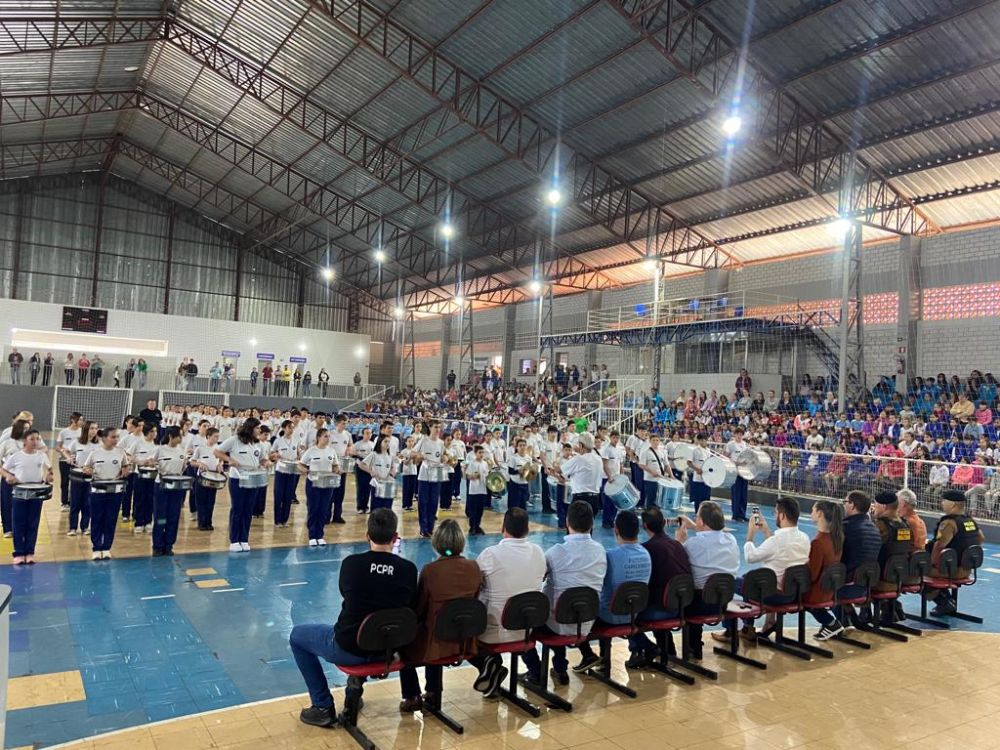 Abertura da Semana da Pátria teve apresentação do Colégio Cívico Militar de Dois Vizinhos