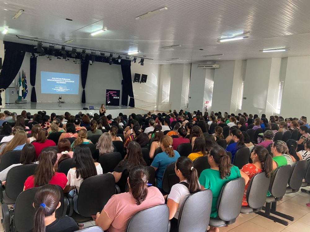 Profissionais da Educação participam de formação continuada