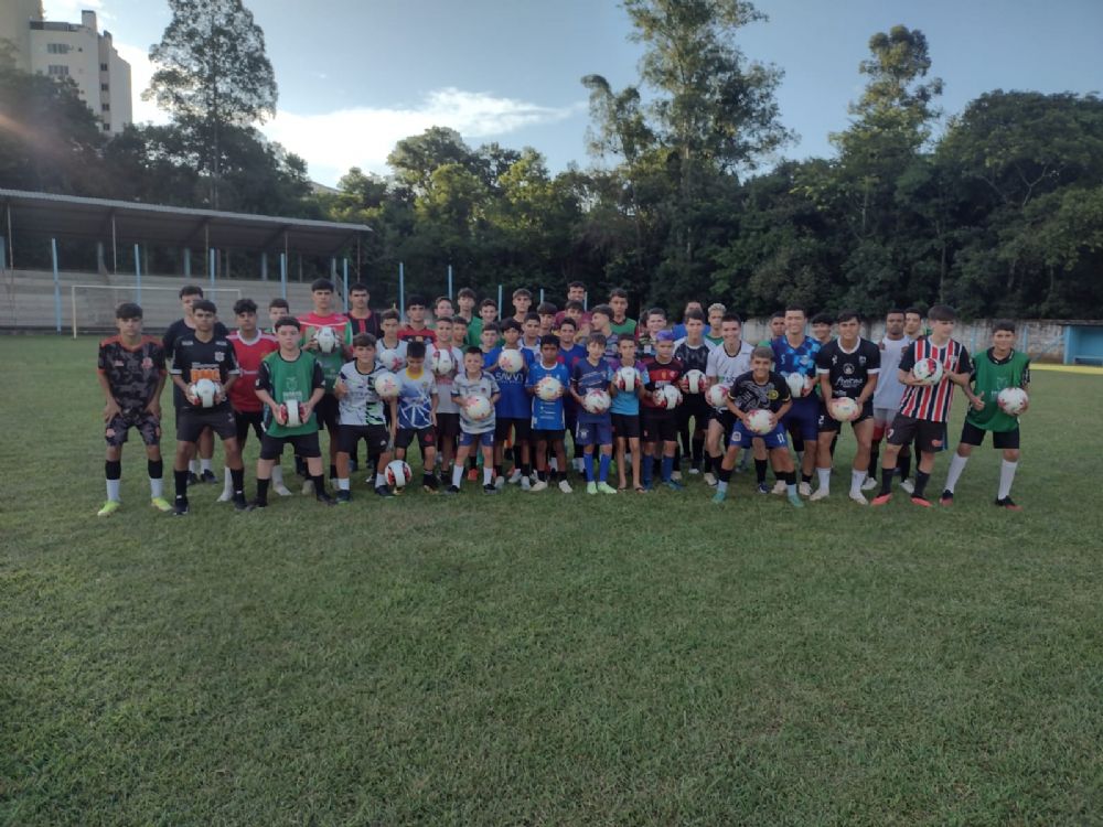Escolinha Salto Futebol inicia atividades de 2024