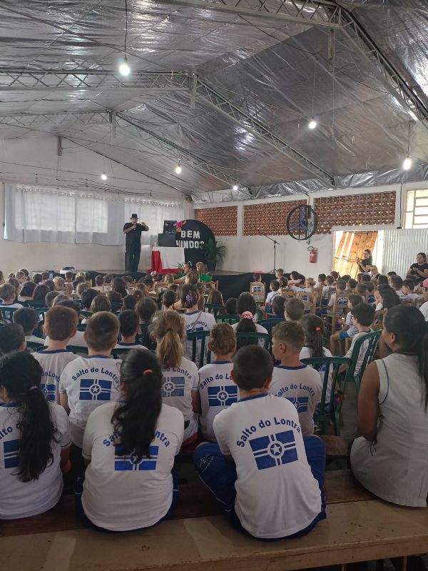 Secretaria de Educao realiza feira do livro