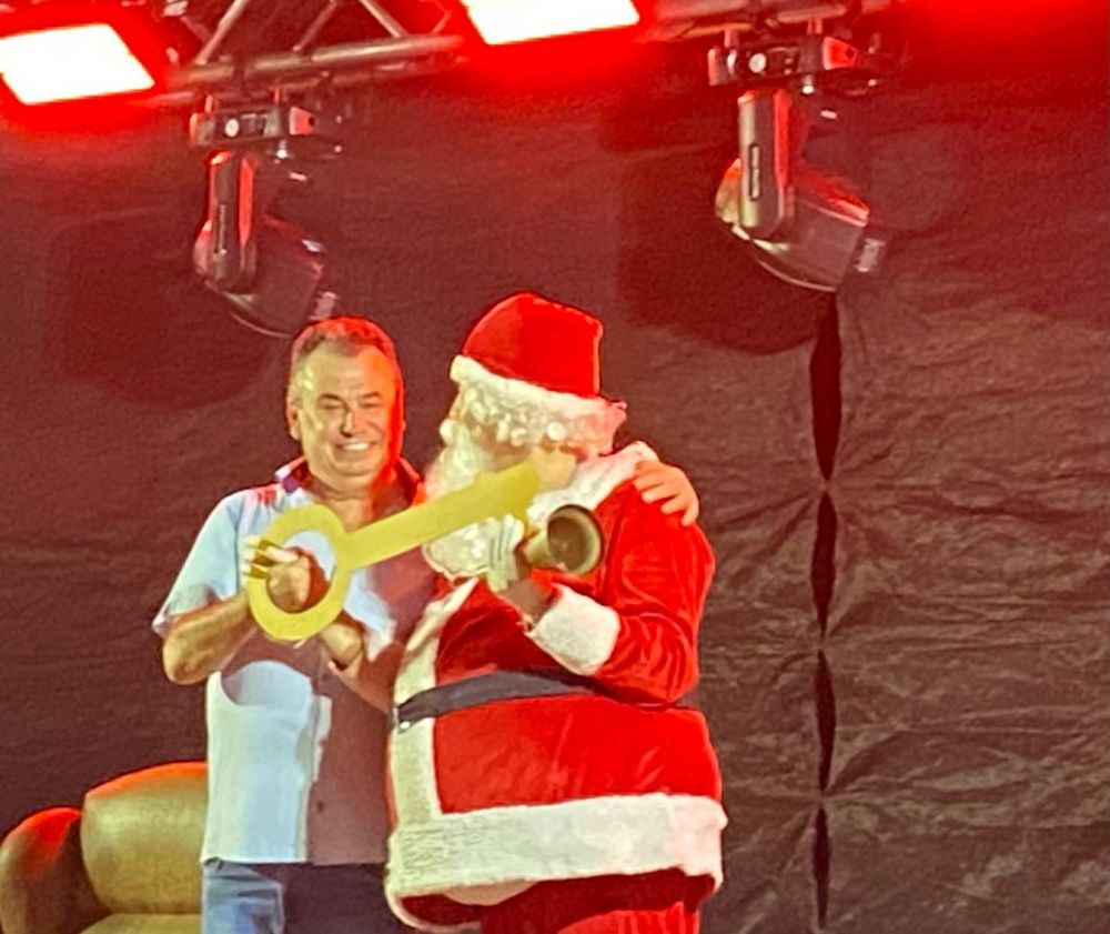 Populao prestigia a abertura do Natal