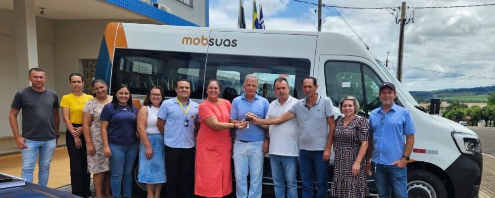 APAE recebe Van nova