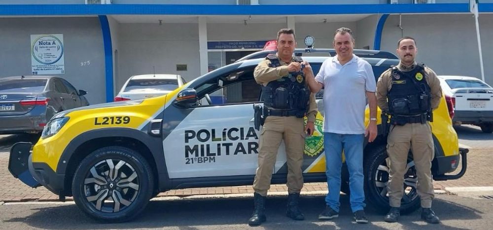 Prefeito Fernando Cadore faz entrega de viatura nova para a PM