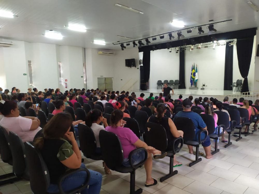 CRAS realiza primeira reunio do ano com beneficirios do Bolsa Famlia