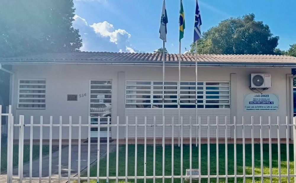 Secretaria de Educao faz cadastro para estagirios