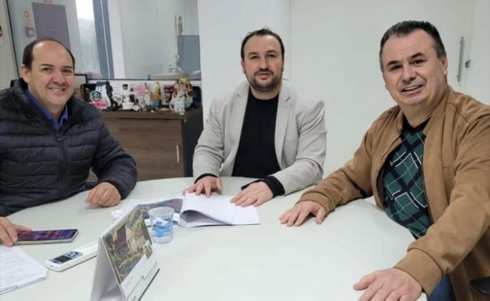 Prefeito Fernando Cadore entrega projeto do Centro Dia em Curitiba