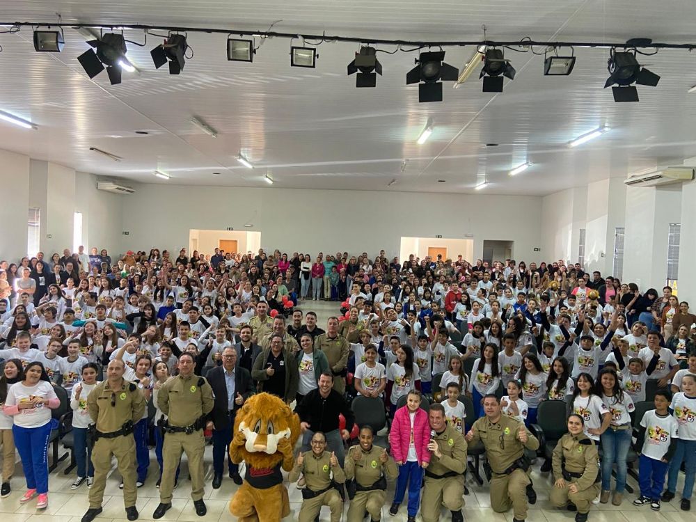 Mais de 160 alunos recebem certificado do PROERD