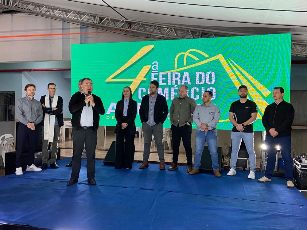Aberta a Feira do Comrcio em Salto do Lontra
